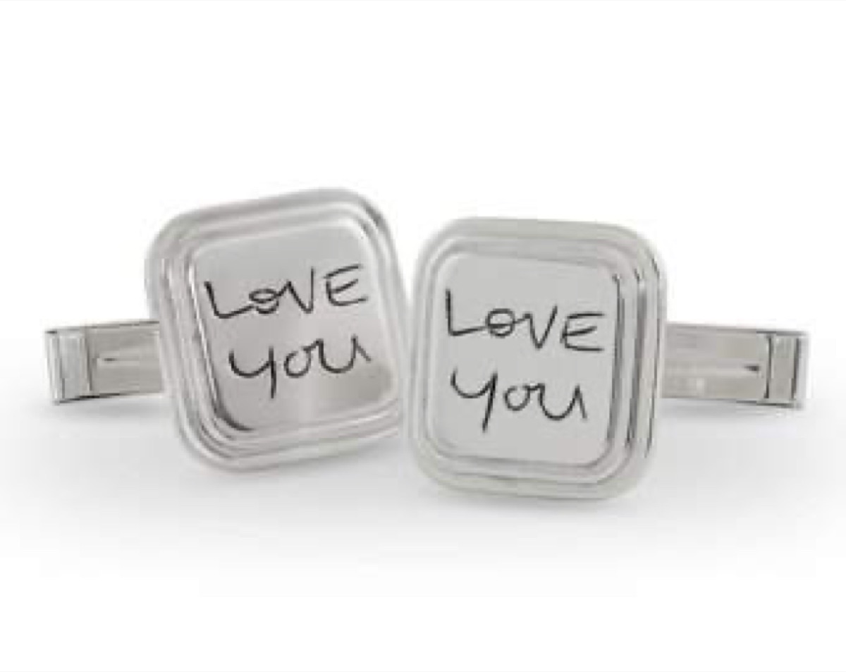 Серебристые запонки с выгравированной надписью Love you