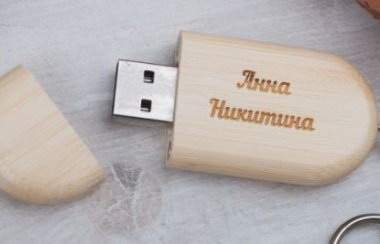 Деревянная флешка с именем